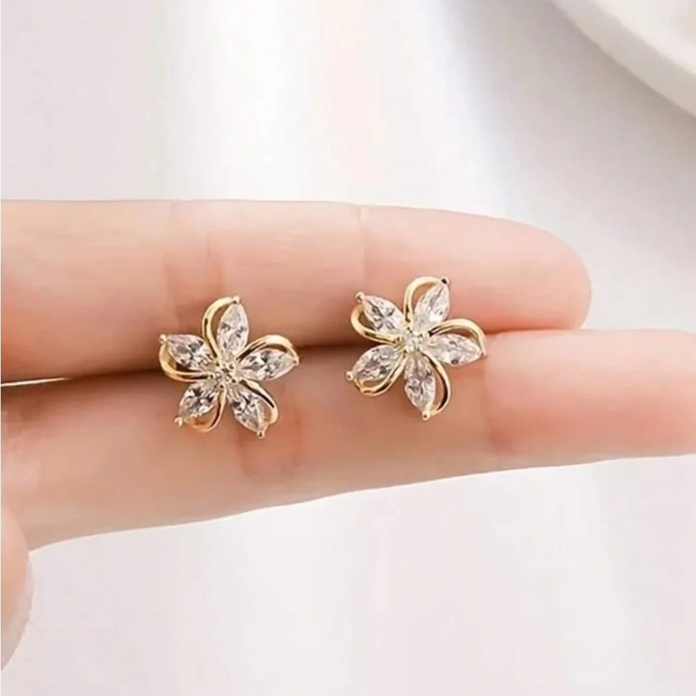 Elegant Silver Flower Stud Earrings